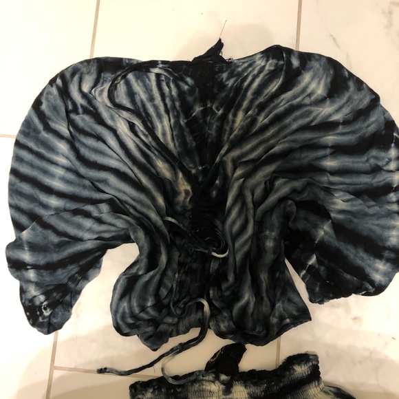 Blue life monarch crop top and blue bunny short - Picture 3 of 4